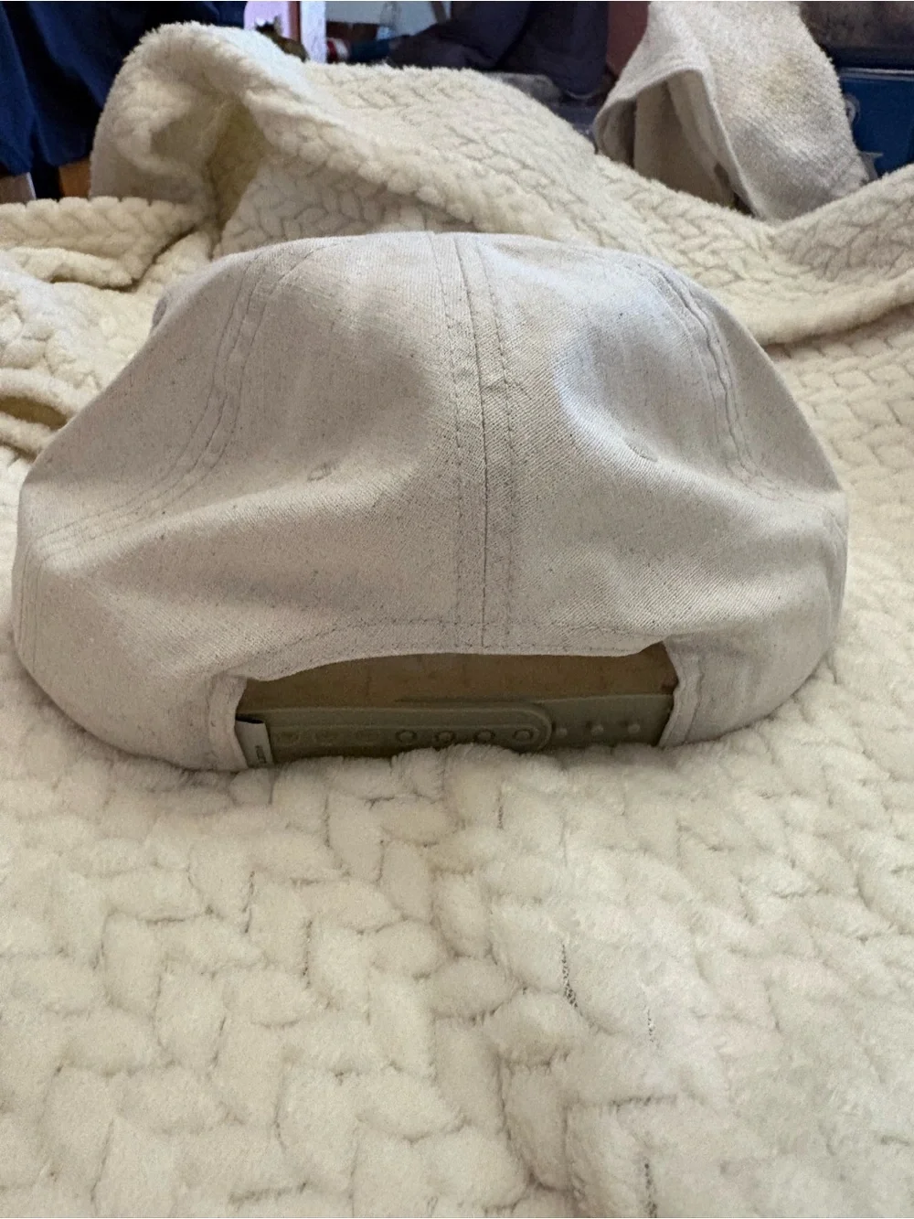 Beige Men's Canvas Baseball Cap with Embroidered 'V' for vulori